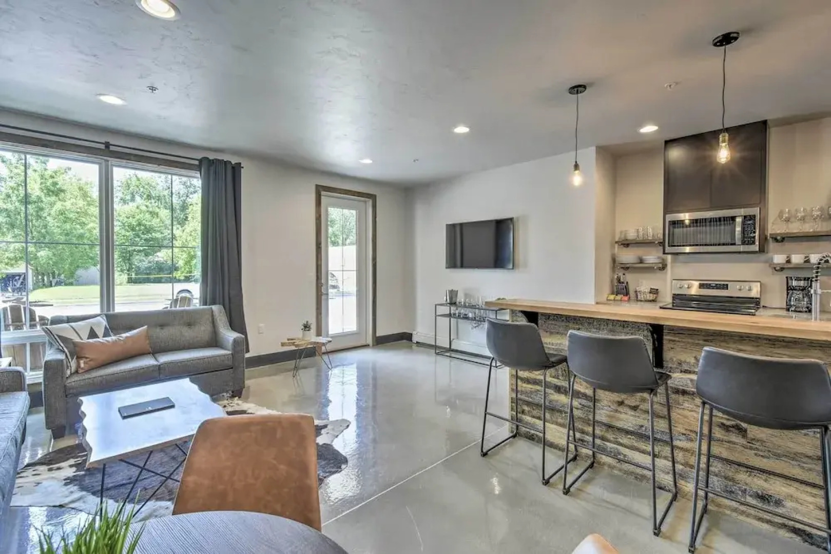 Elkhart Lake Townhome - 3 Mi to Road America!