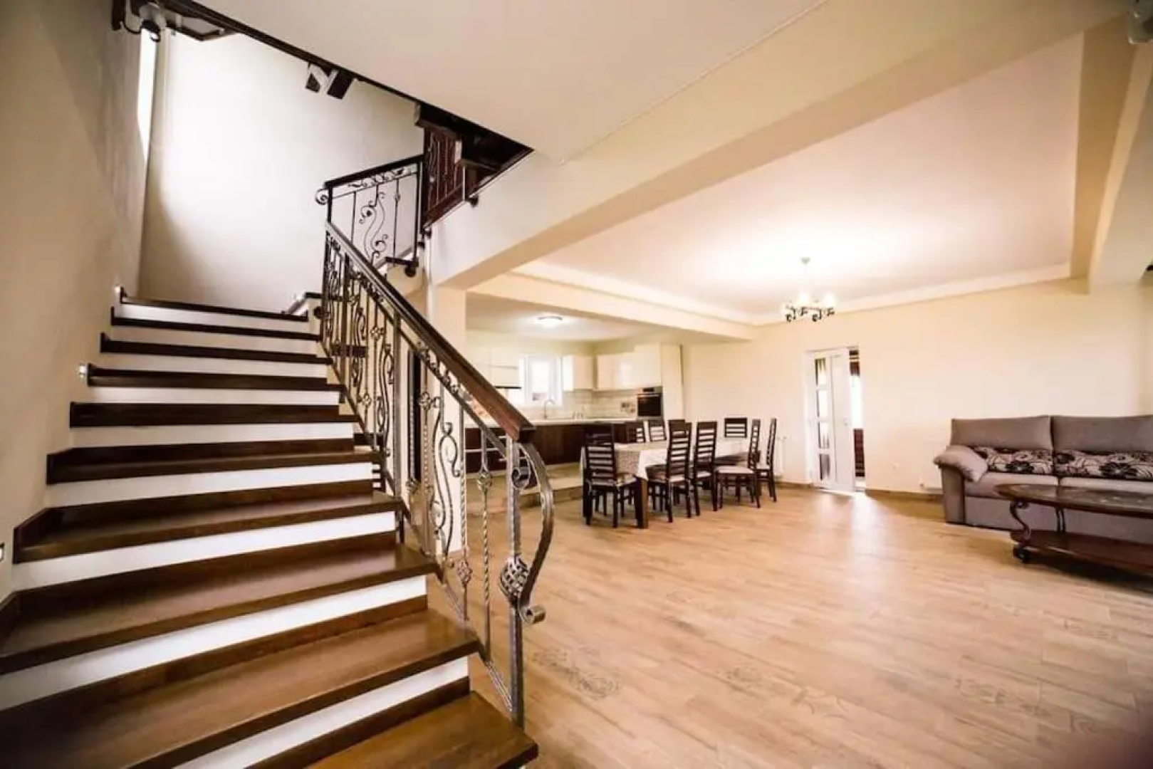 Cheerful 6-bedroom villa with indoor fireplace - price for entire property