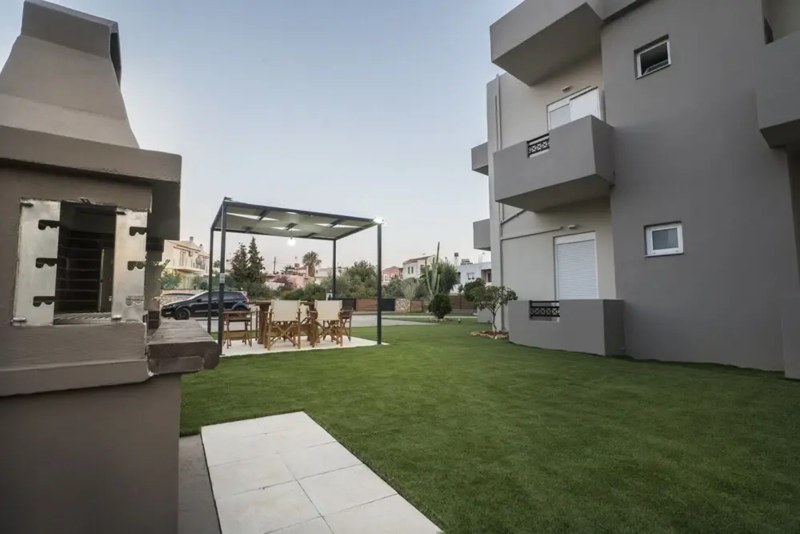 Deluxe Sunny Apartments