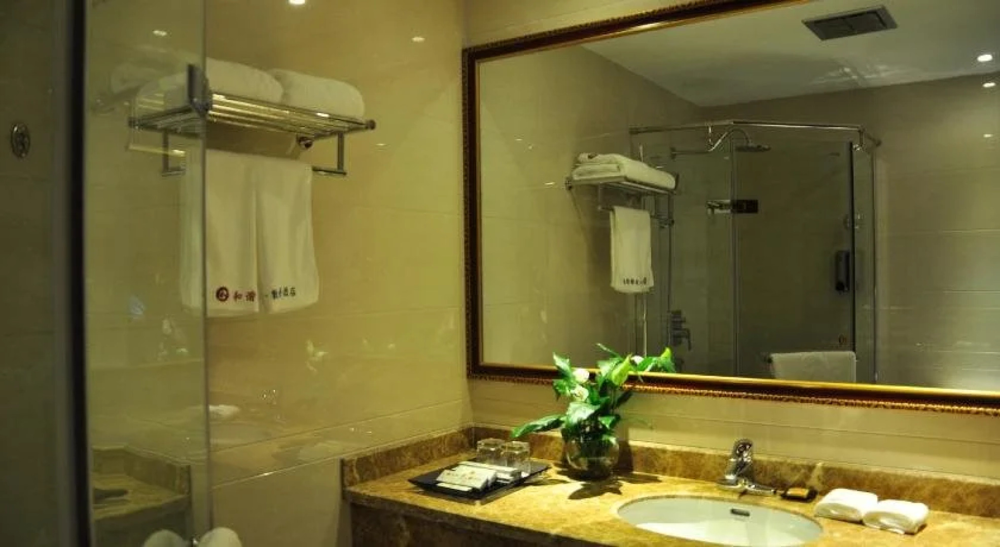 Harmonious Dunpu Hotel