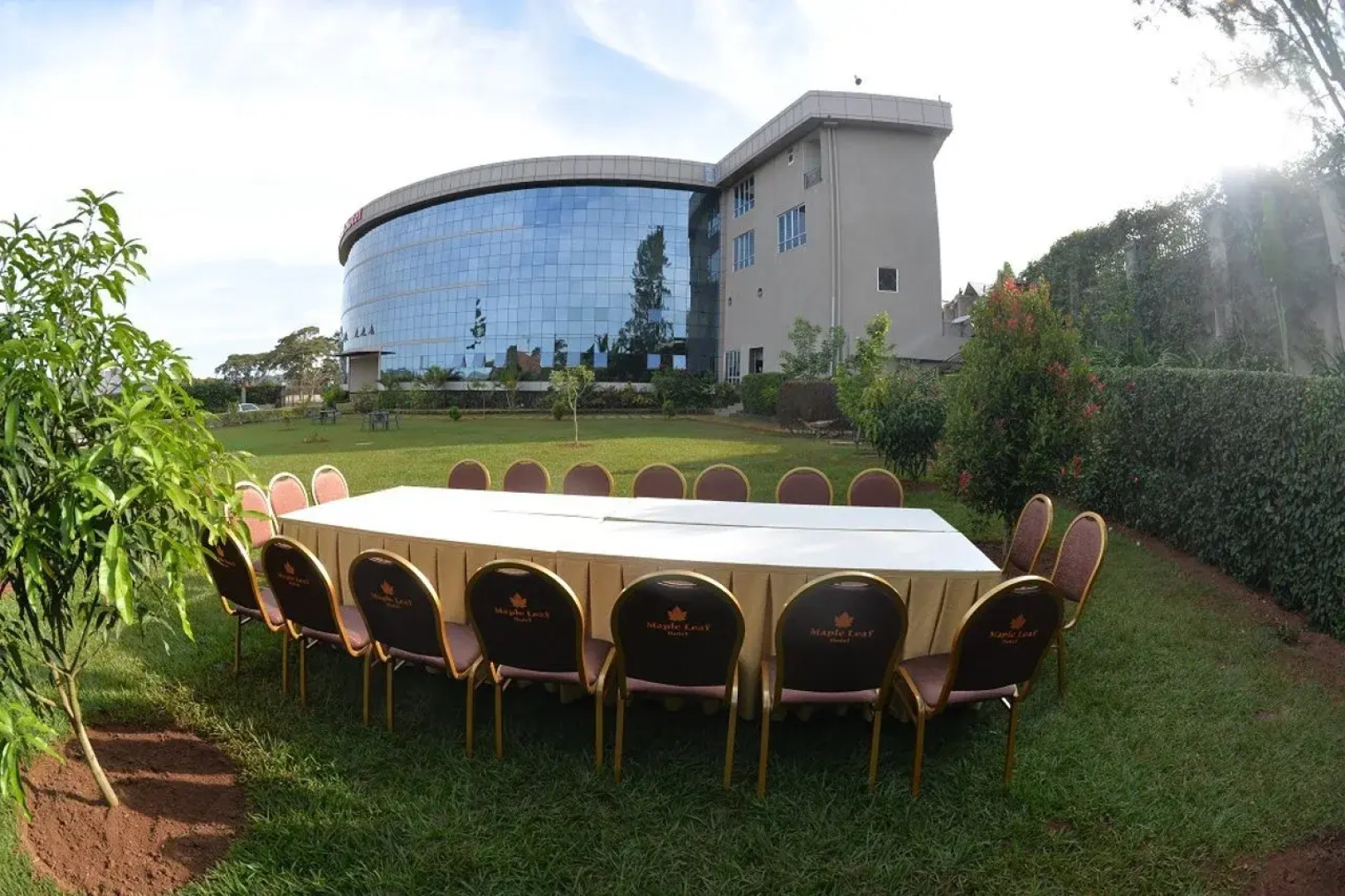 Отель Maple Leaf