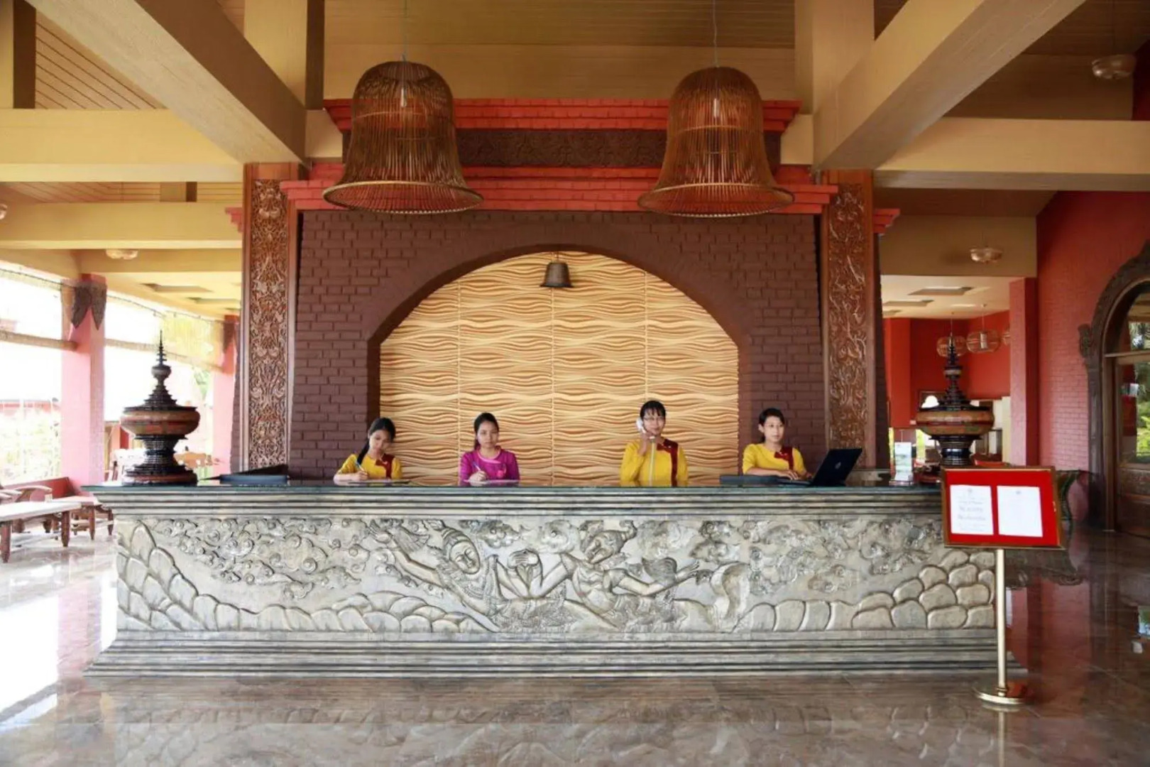 Gracious Bagan Hotel
