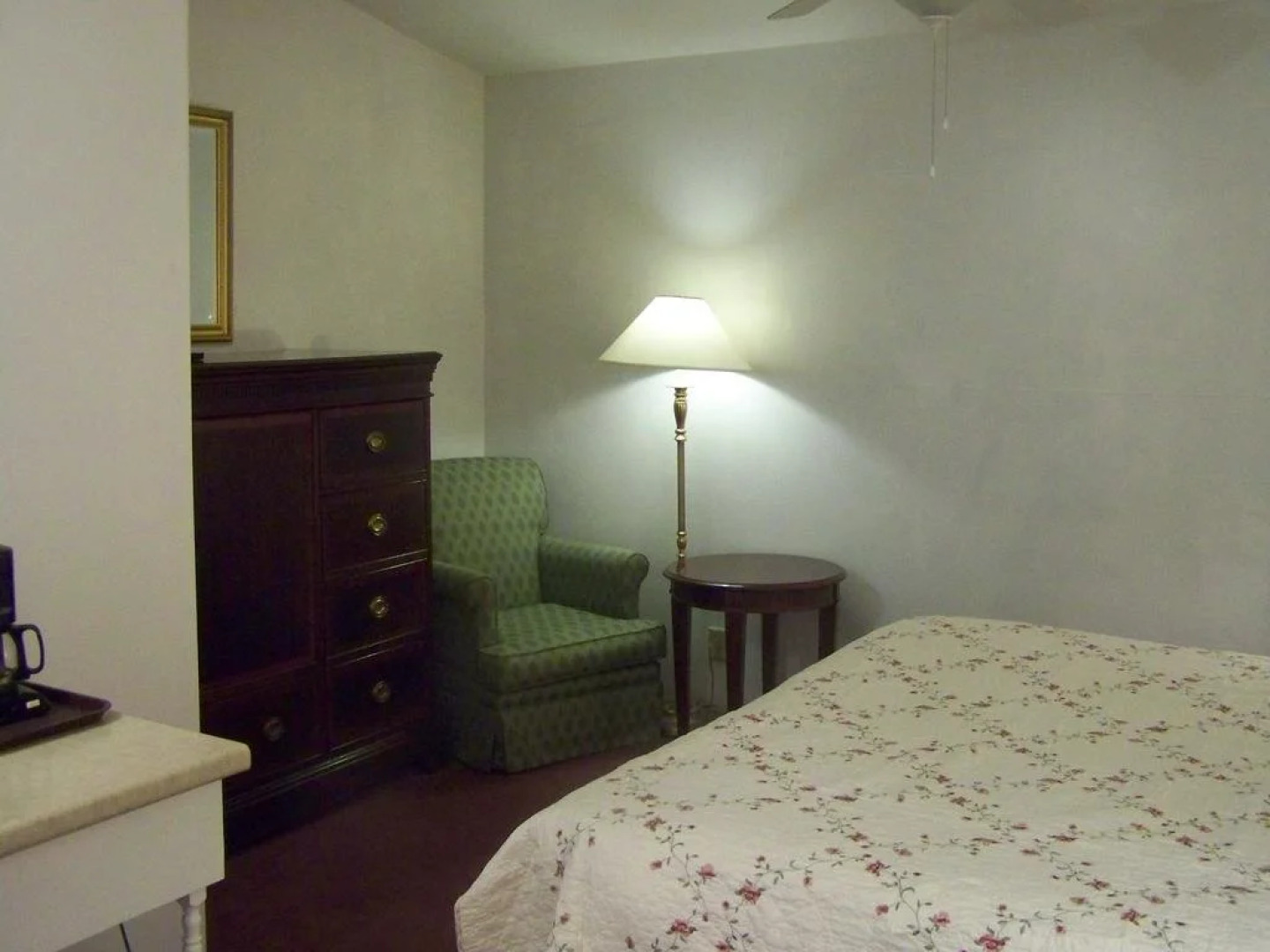 Golden Knight Inn and Suites