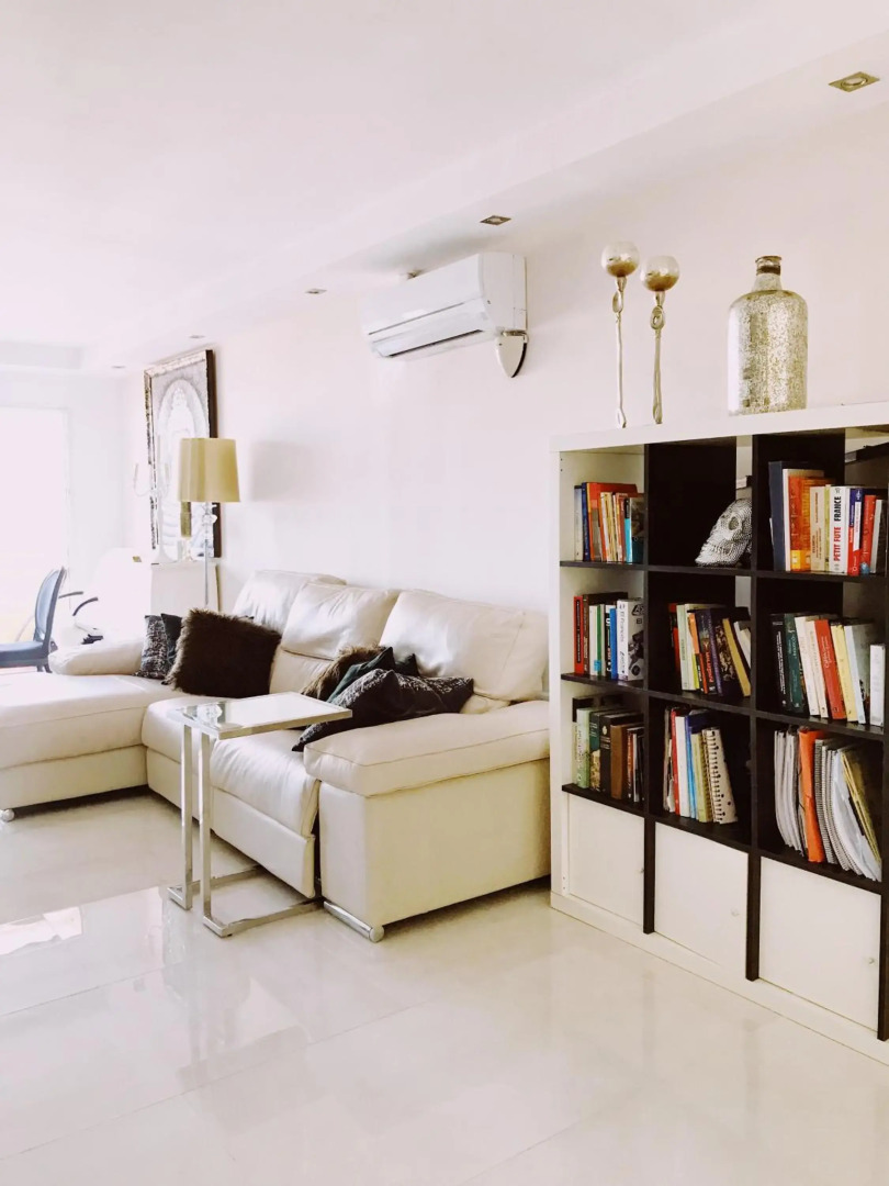 The White Apartment: Luxury, Beach and Design