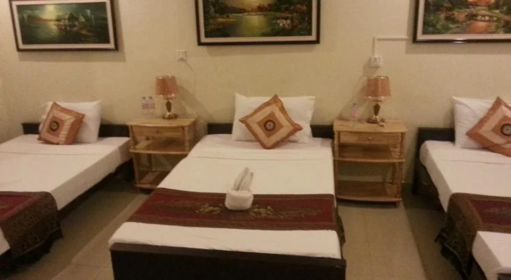 Moon River Guesthouse & Restaurant