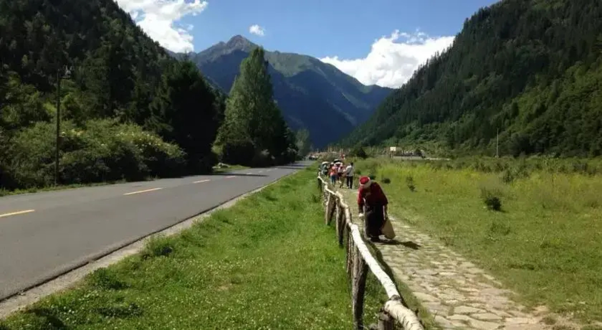An Duo Zang Jia Hostel
