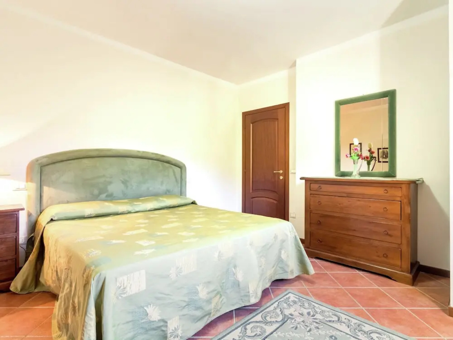 Villa in Lonnano With Pool