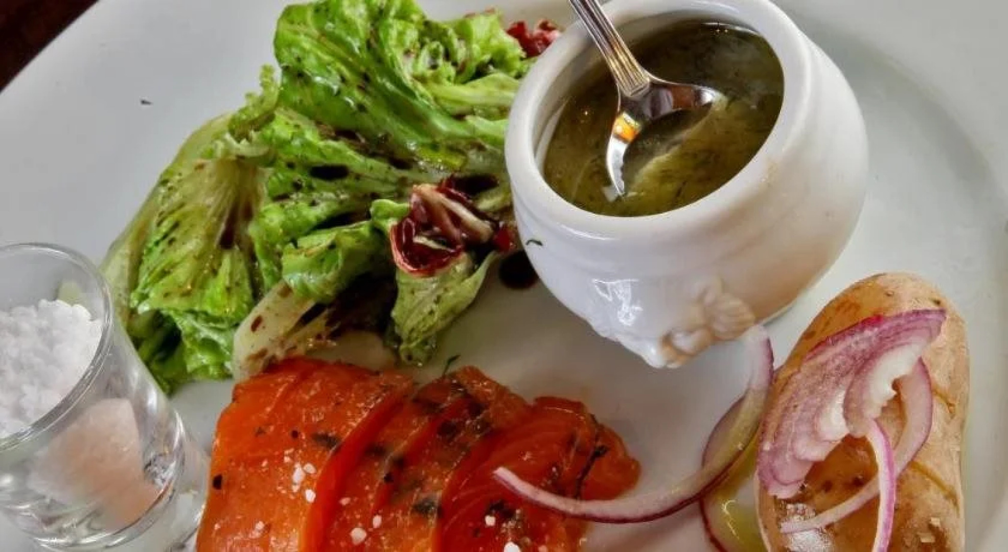 Logis Hostellerie de lAuberge de LÉtang Bleu
