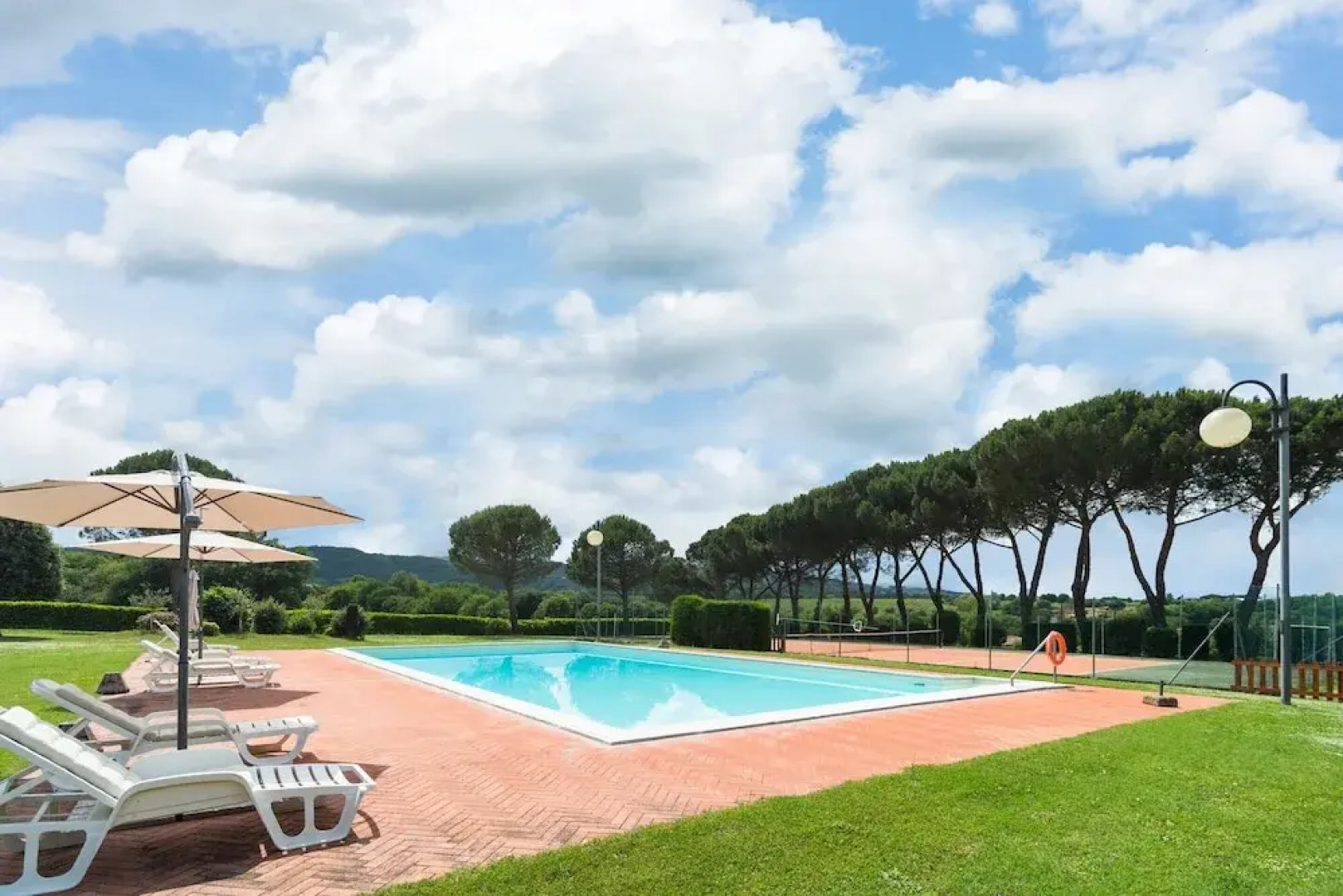 Country House With Pool and Court