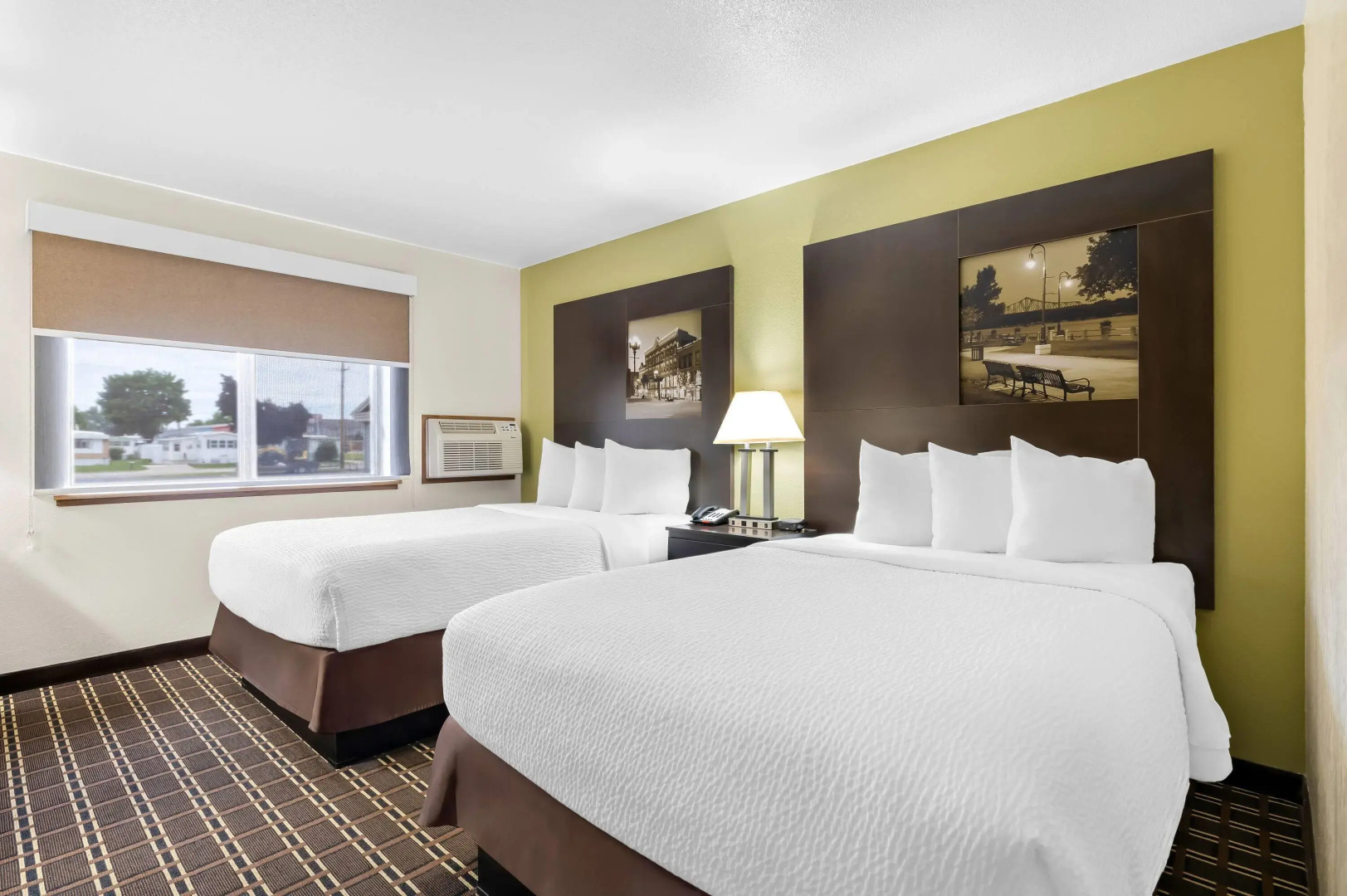 Super 8 by Wyndham La Crosse