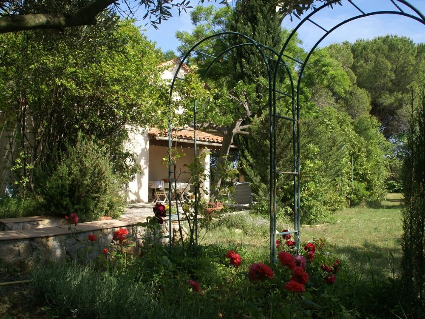 Charming Hunting Lodge near Loupian with garden