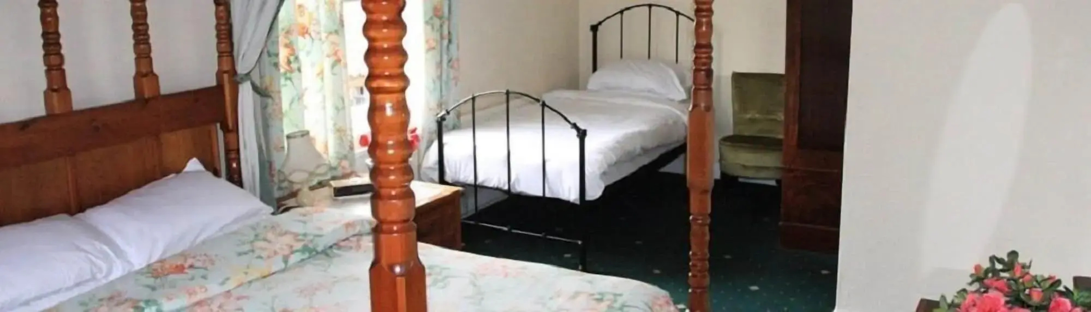 OYO Rose & Crown Hotel