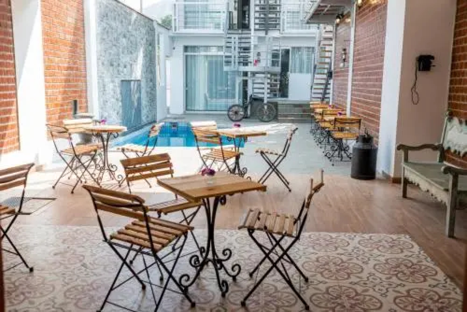 El Encanto Lodge & Suites