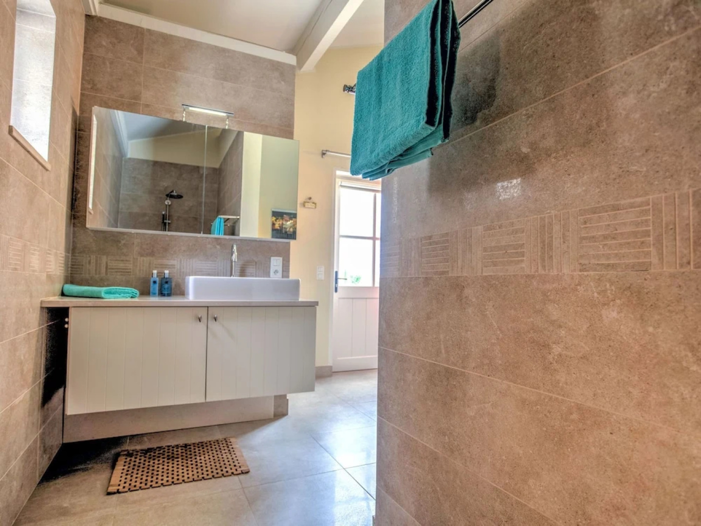 Stunning Villa With Heated Private Swimming Pool in Peaceful Location