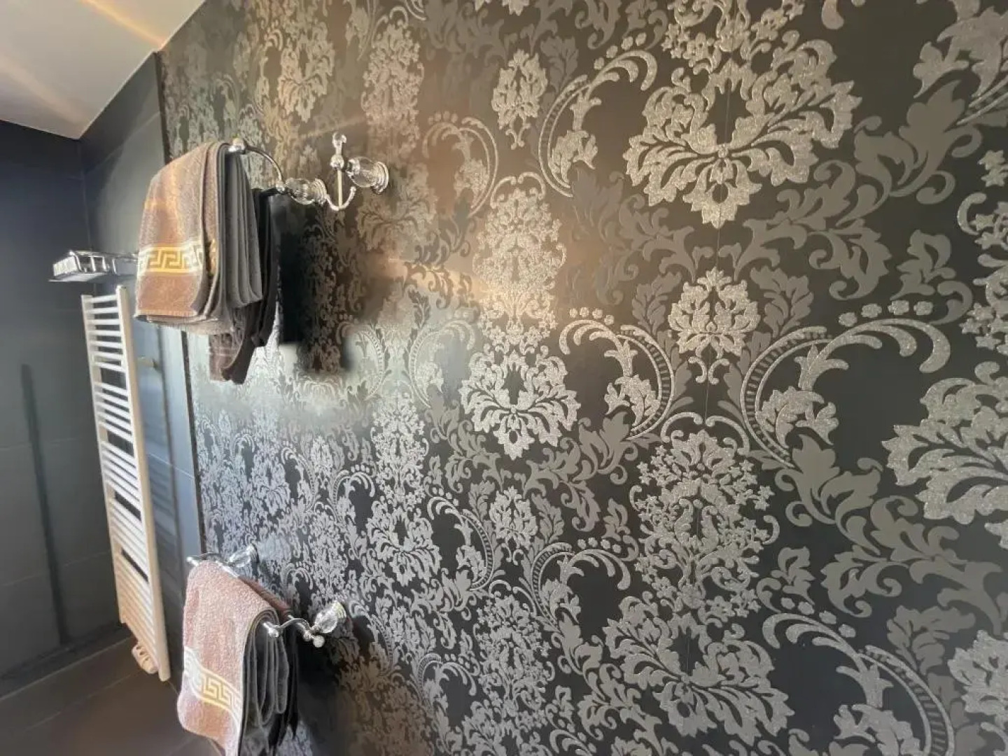 Appartement Region Esslingen - Nähe Messe - Flughafen - Stuttgart - Wohnen und Arbeiten auf Zeit in 120m2 Wohlfühlatmosphäre - ab 3 Übernachtungen - geeignet für 4 Personen - Beistellbett möglich - Kinder und Tiere willkommen - Garage für e-bikes