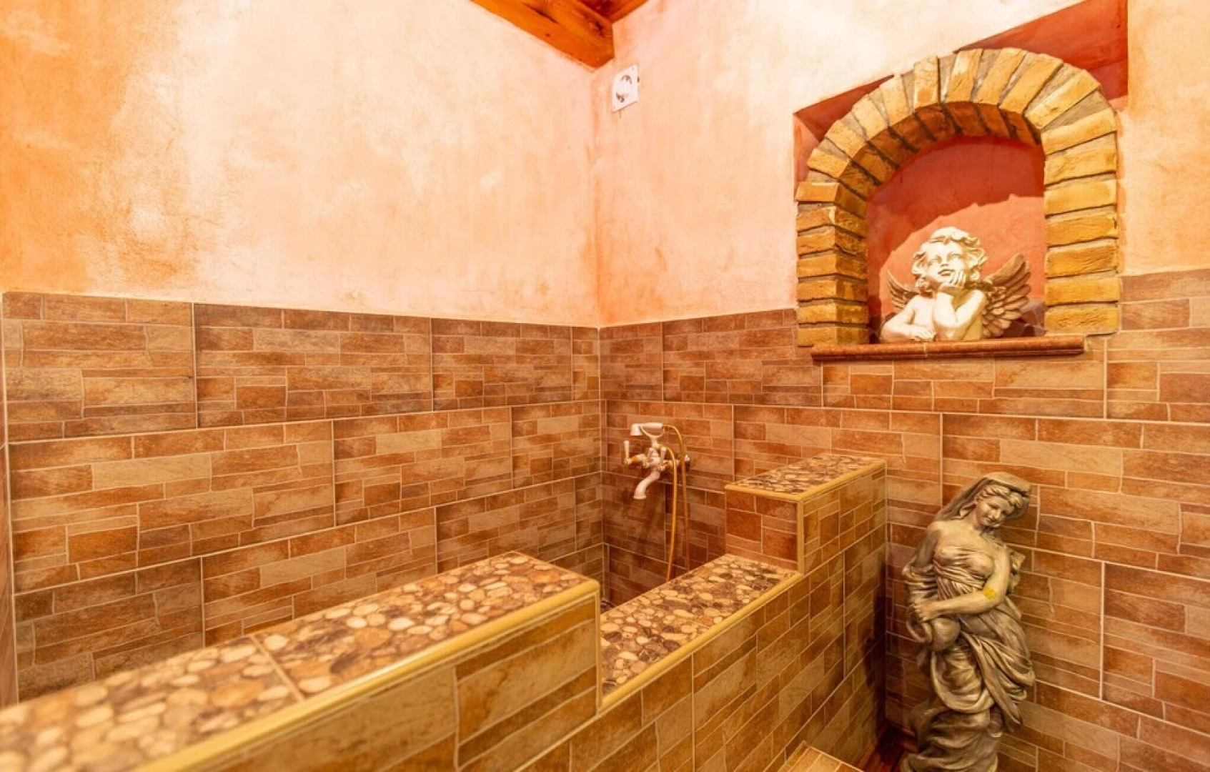 Stunning Home in Izola with Outdoor Swimming Pool, Hot Tub & 5 Bedrooms