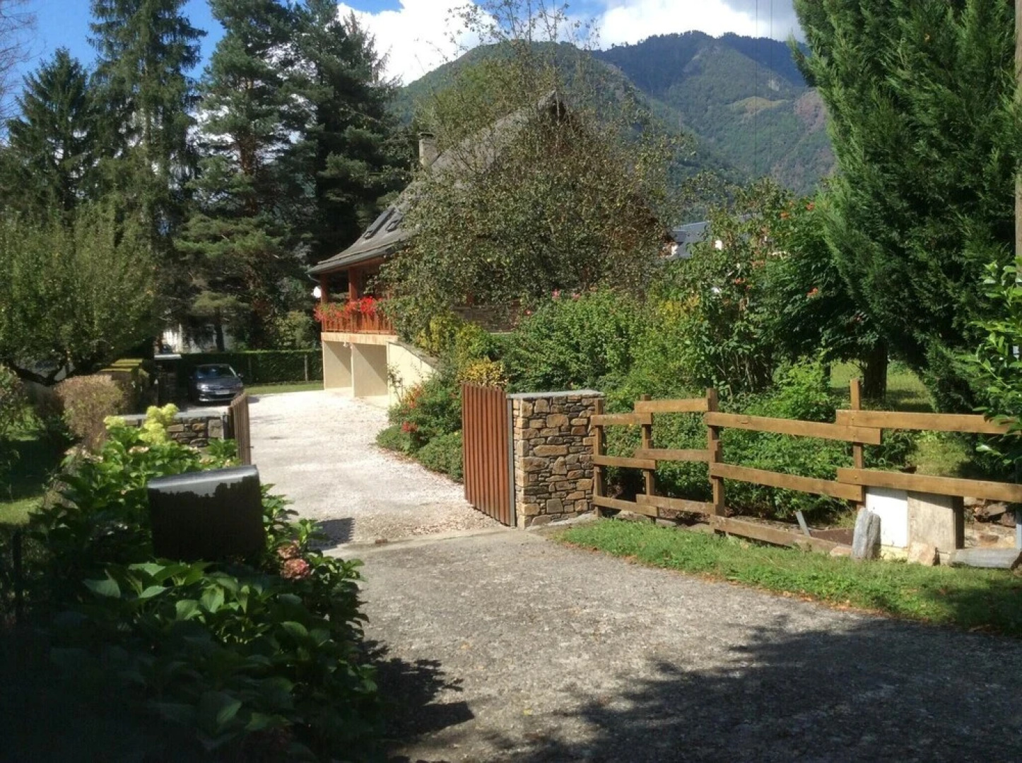 Chalet With 4 Bedrooms in Montauban de Luchon, With Wonderful Mountain