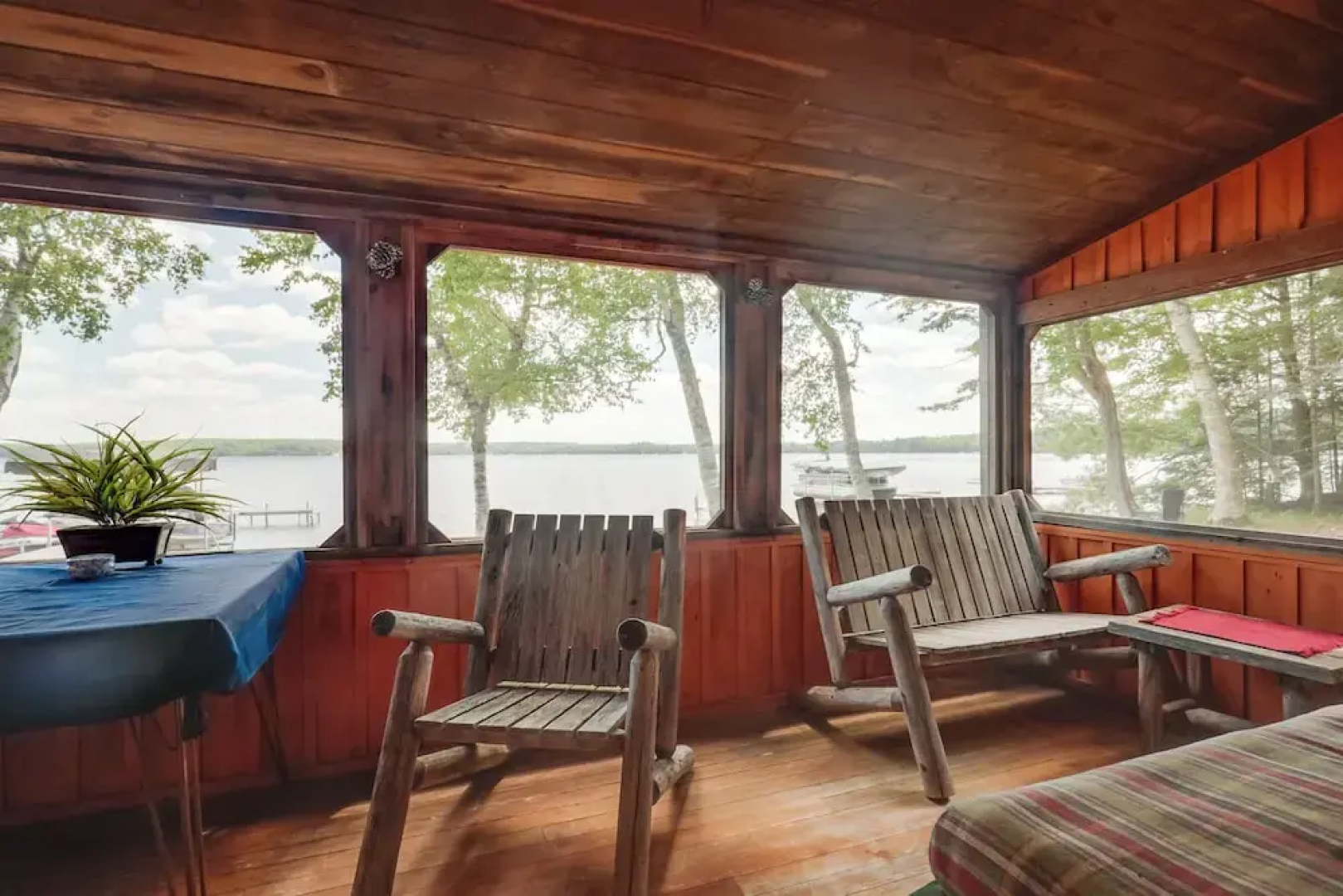 South Twin Lake Cabin w/ Seasonal Dock & Slip!