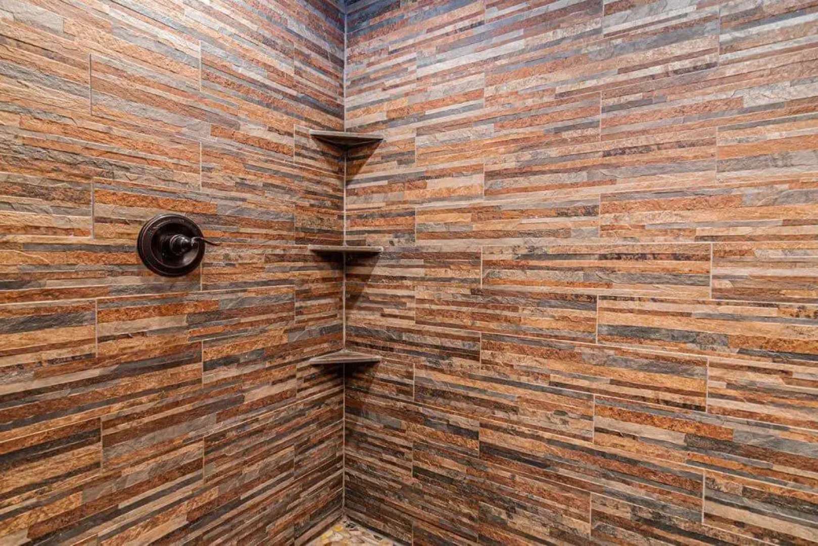 Luxury 2700 Sq Ft Log Cabin Private Hot Tub Game room Pool Table Best View