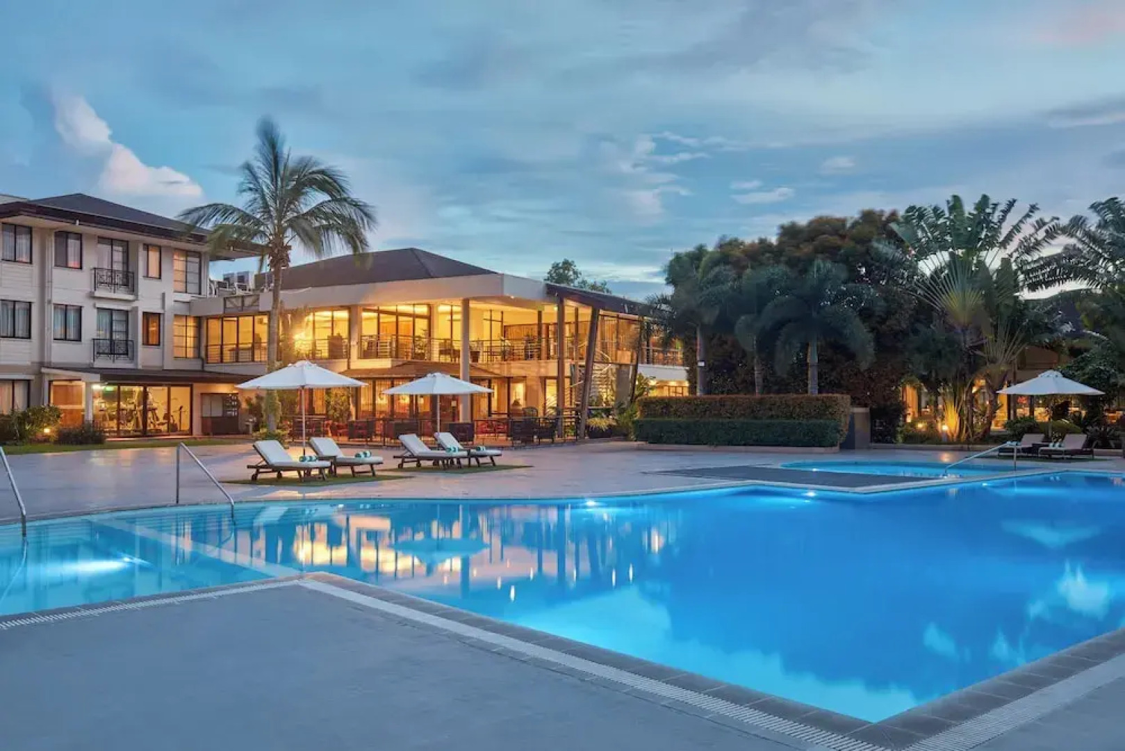 Holiday Inn & Suites Batangas Limapark by IHG