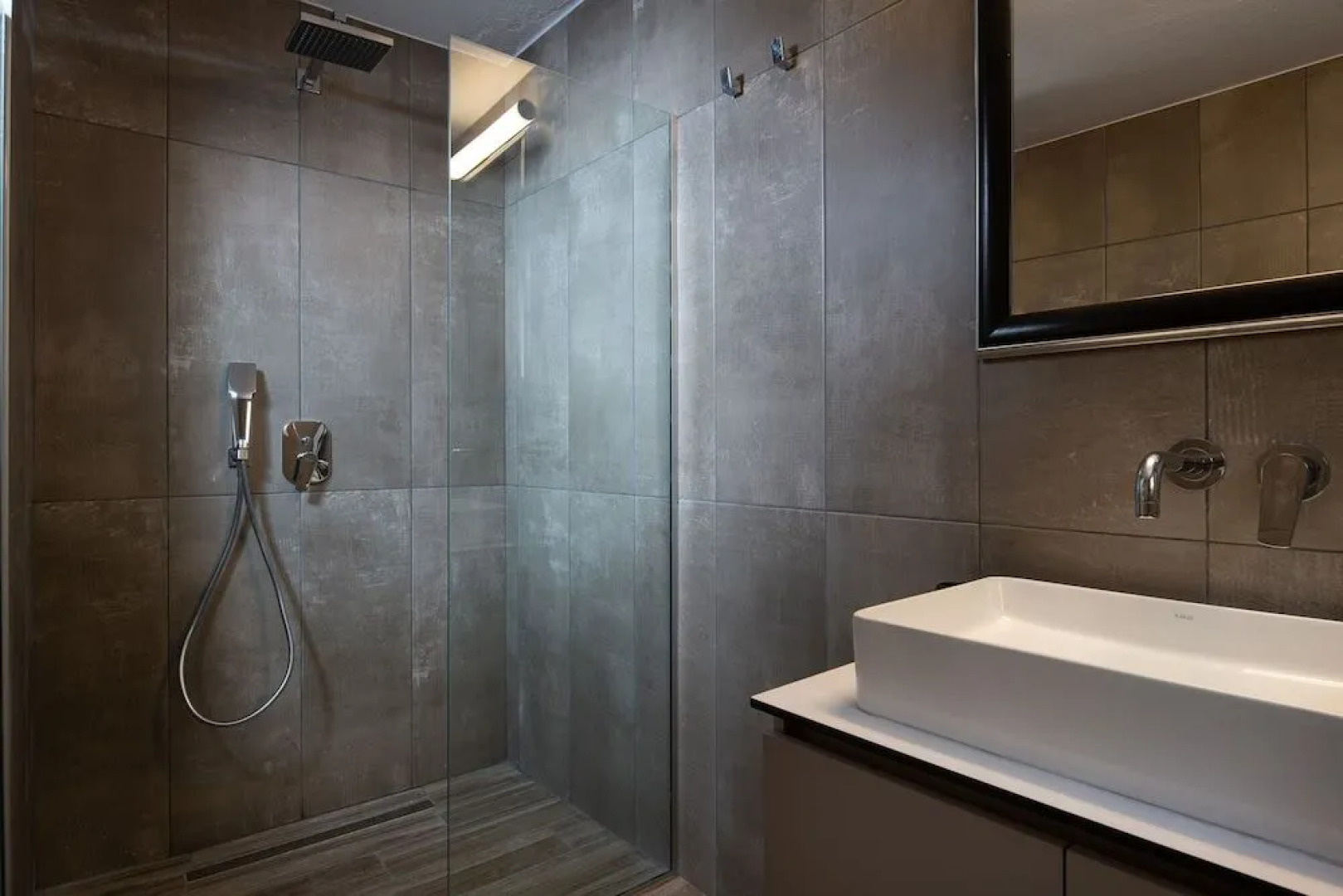 Olenia Luxury Apartments