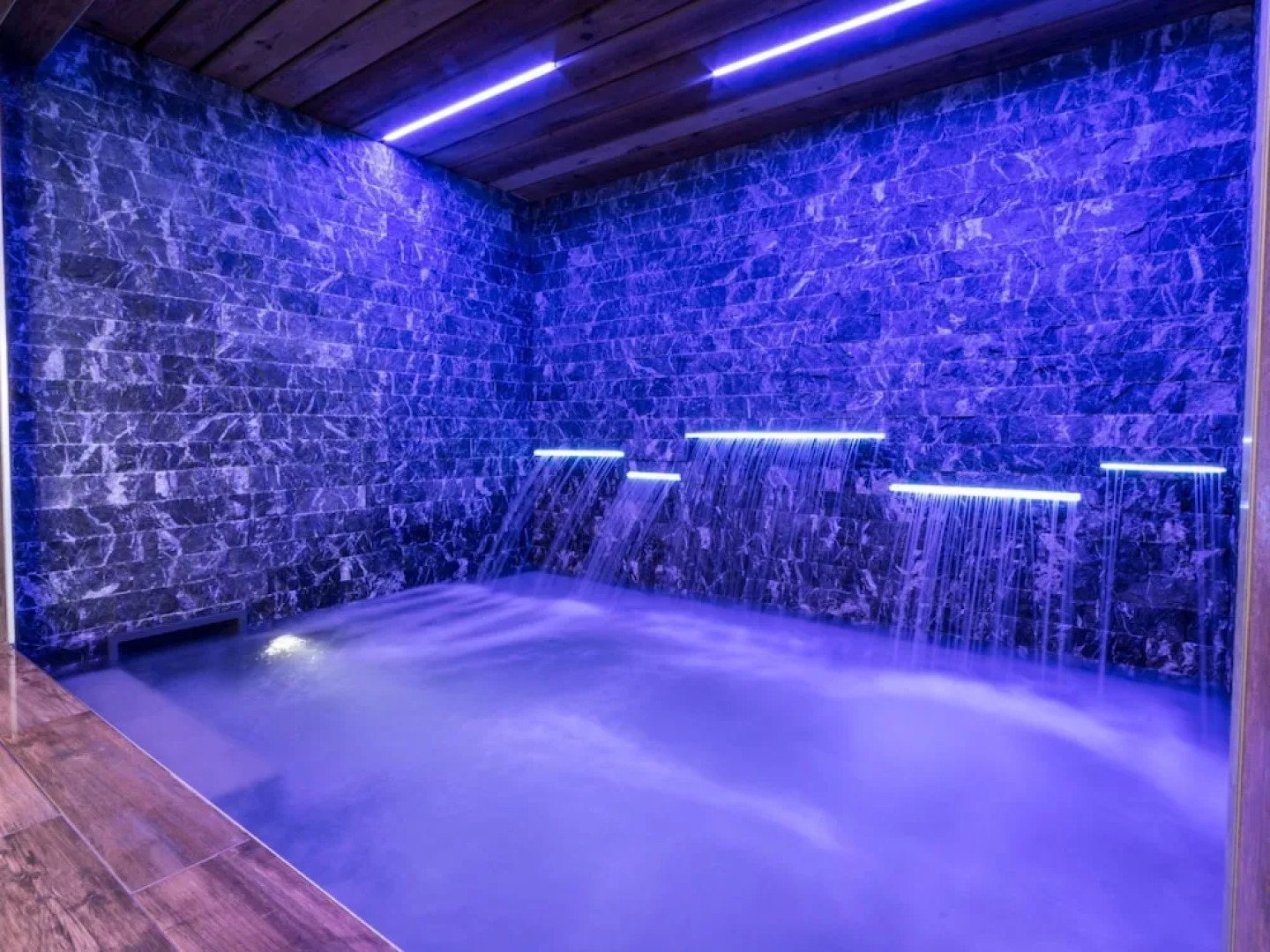 Cozy Rustic Apartment With a Fireplace and Wi-fi in Arc 2000