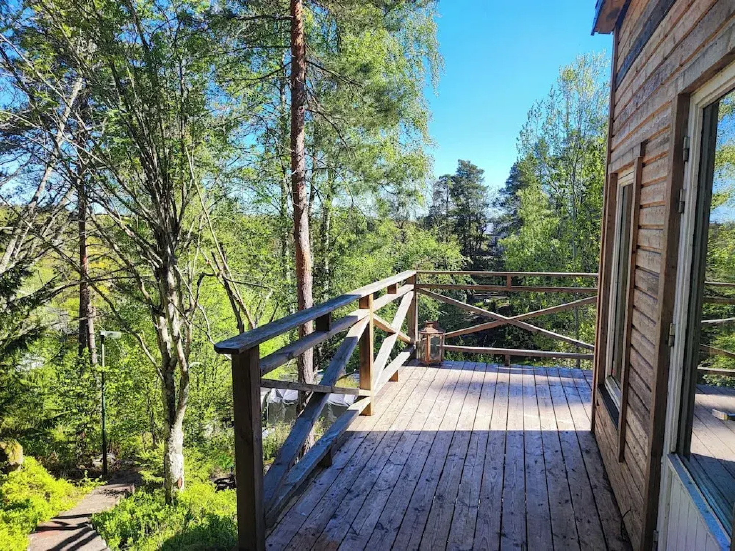 Sea-view Cottage High up in the Trees