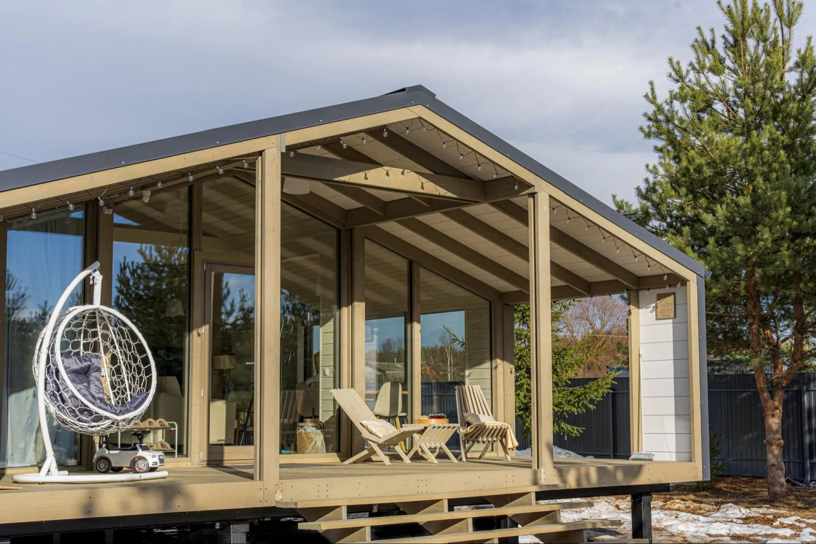 Дом под соснами