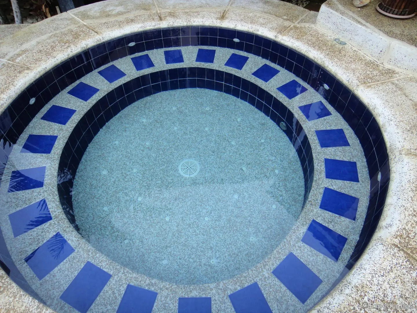 Blue Lagoon Inn & Suites