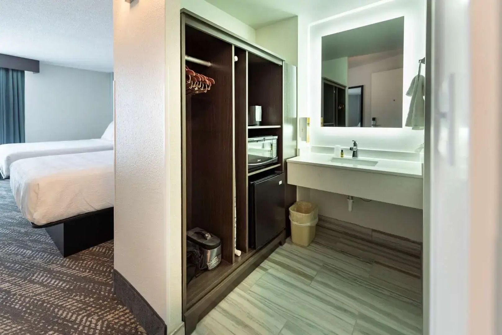 Plaza Hotel and Suites