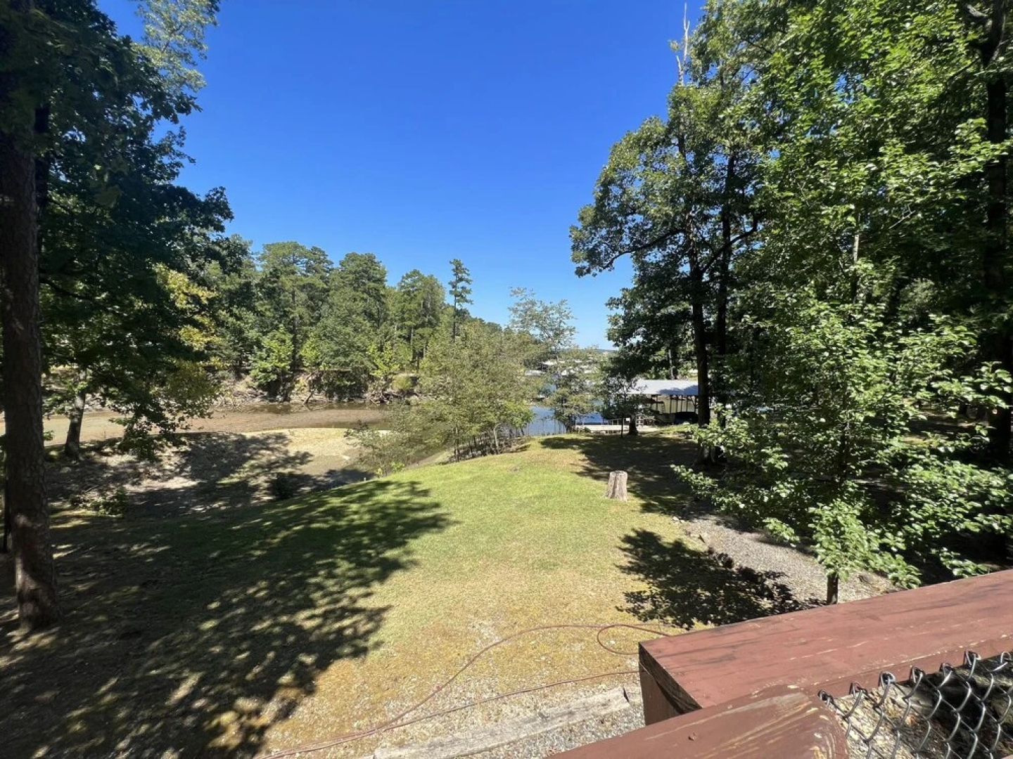 Lake side three bedroom, two bath house on Lake Ouachita with private hot tub. by RedAwning
