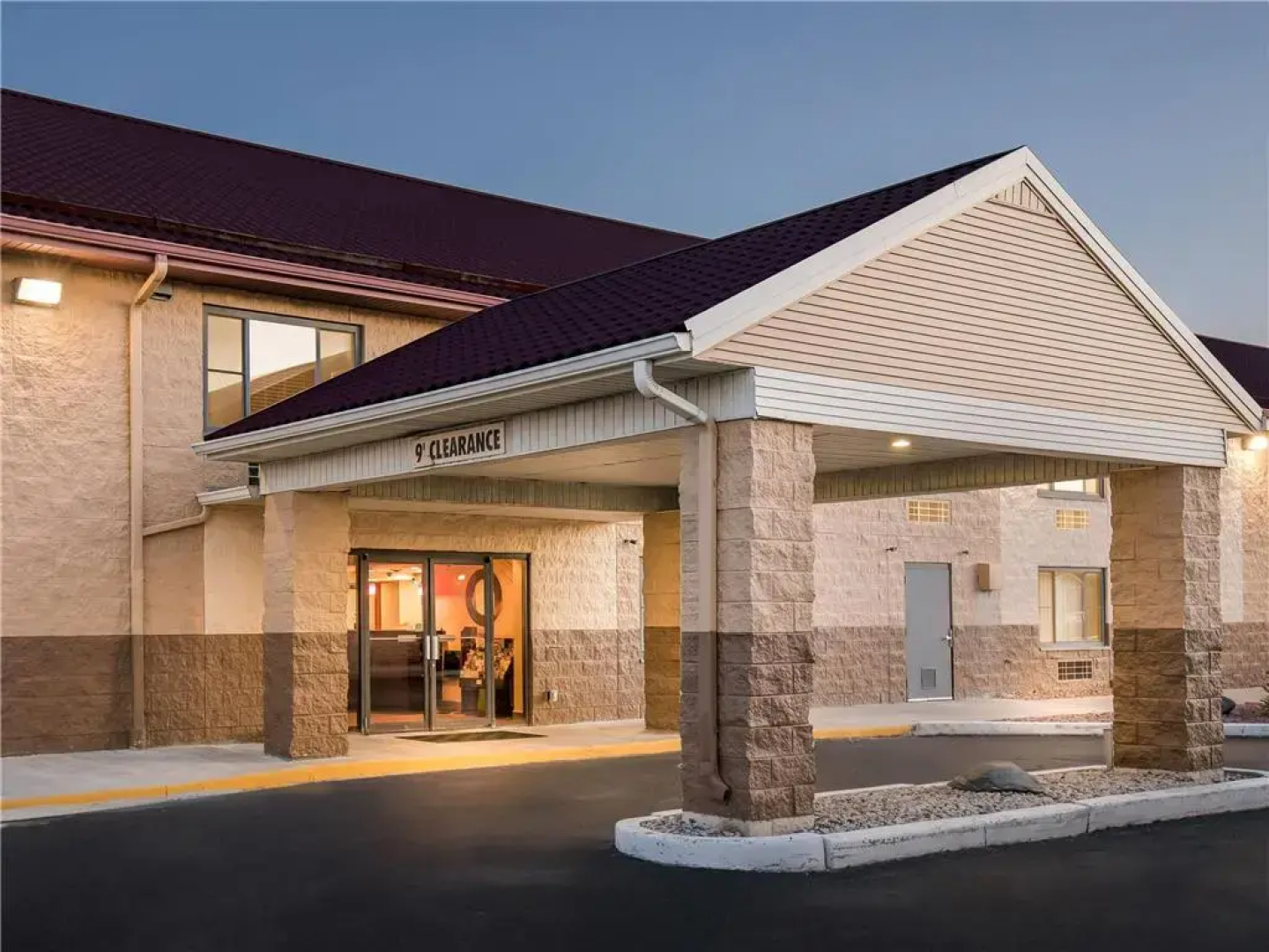 Super 8 by Wyndham Sturtevant/Racine