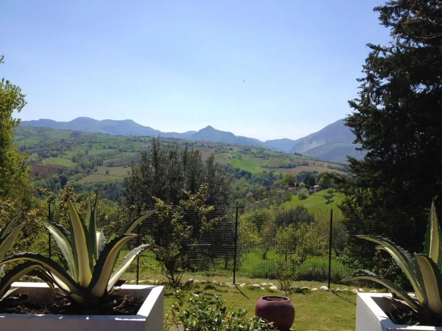 House With 2 Bedrooms in Cupramontana, With Enclosed Garden and Wifi -