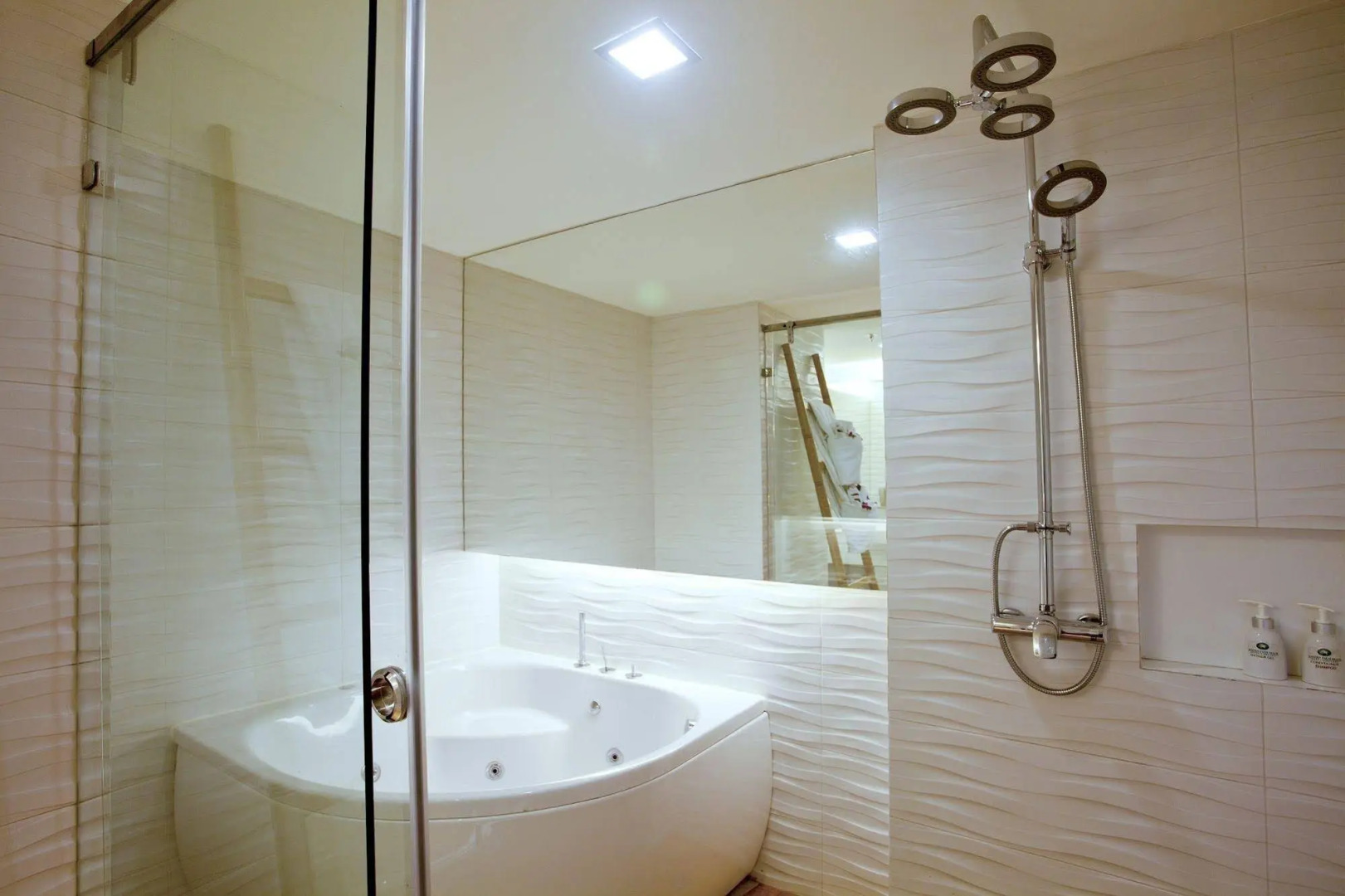 Jomtien Palm Beach Hotel And Resort