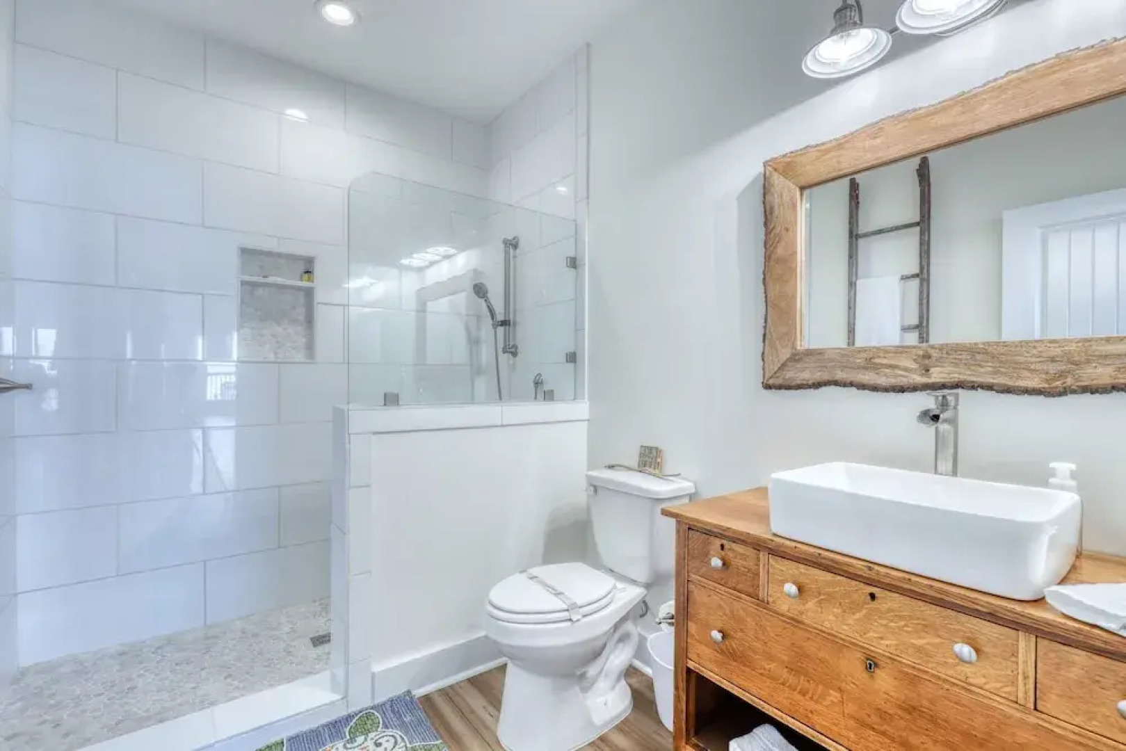 Salty Seahorse - Waterfront! Pet Friendly! Game Room, Pool Table, Beautiful Views - Room For The Whole Family 4 Bedroom Home by RedAwning