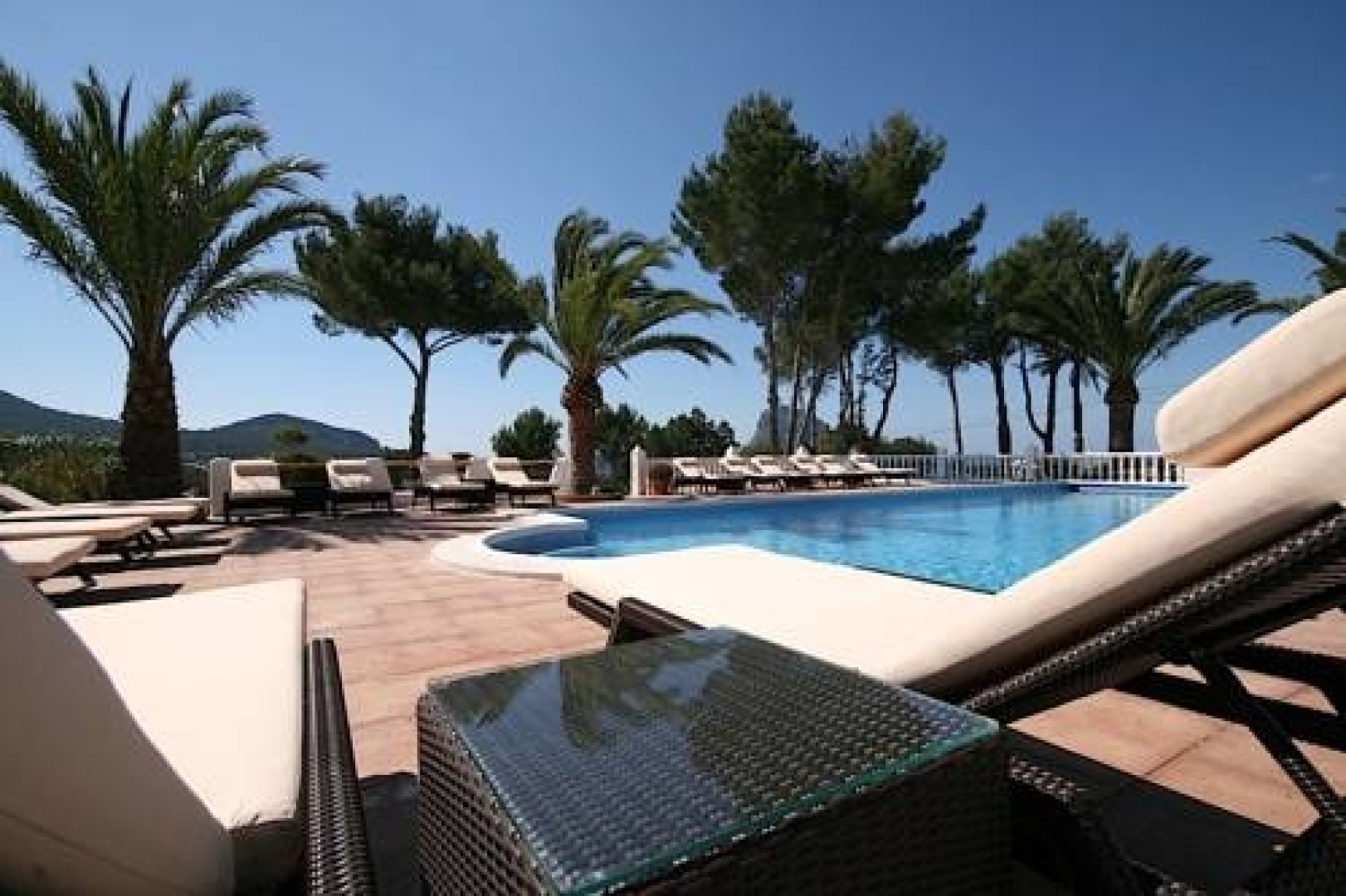 Calador Studios & Apartments