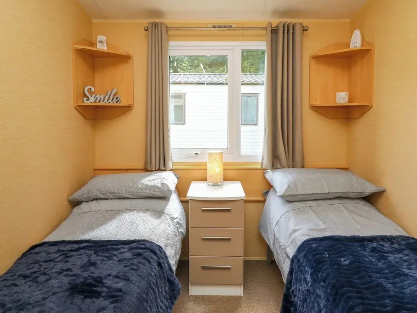 Caravan 2 at Blackmoor Farm