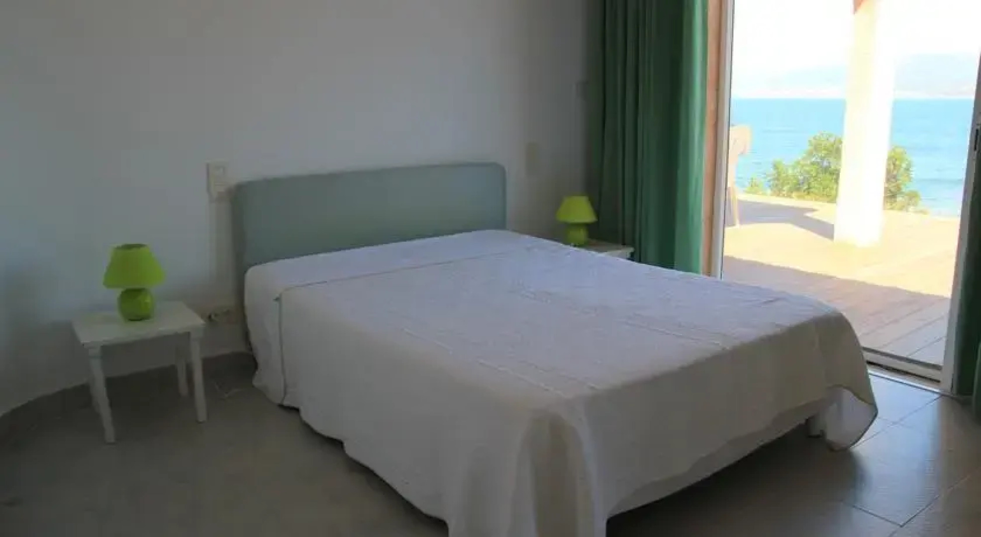 SECIC - Villa pieds dans leau Porticcio