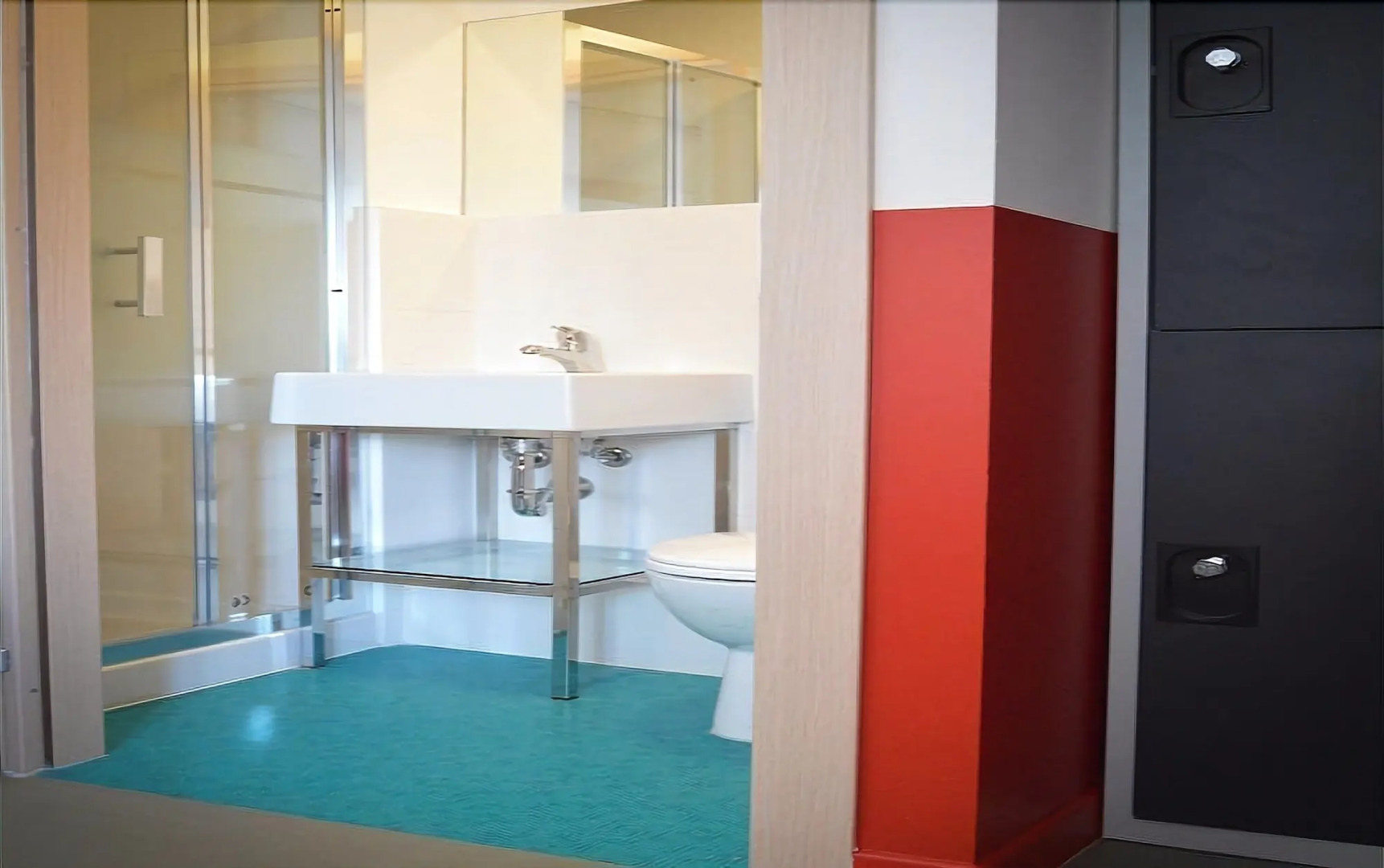 Beautiful Belleville Hostel & Hotel