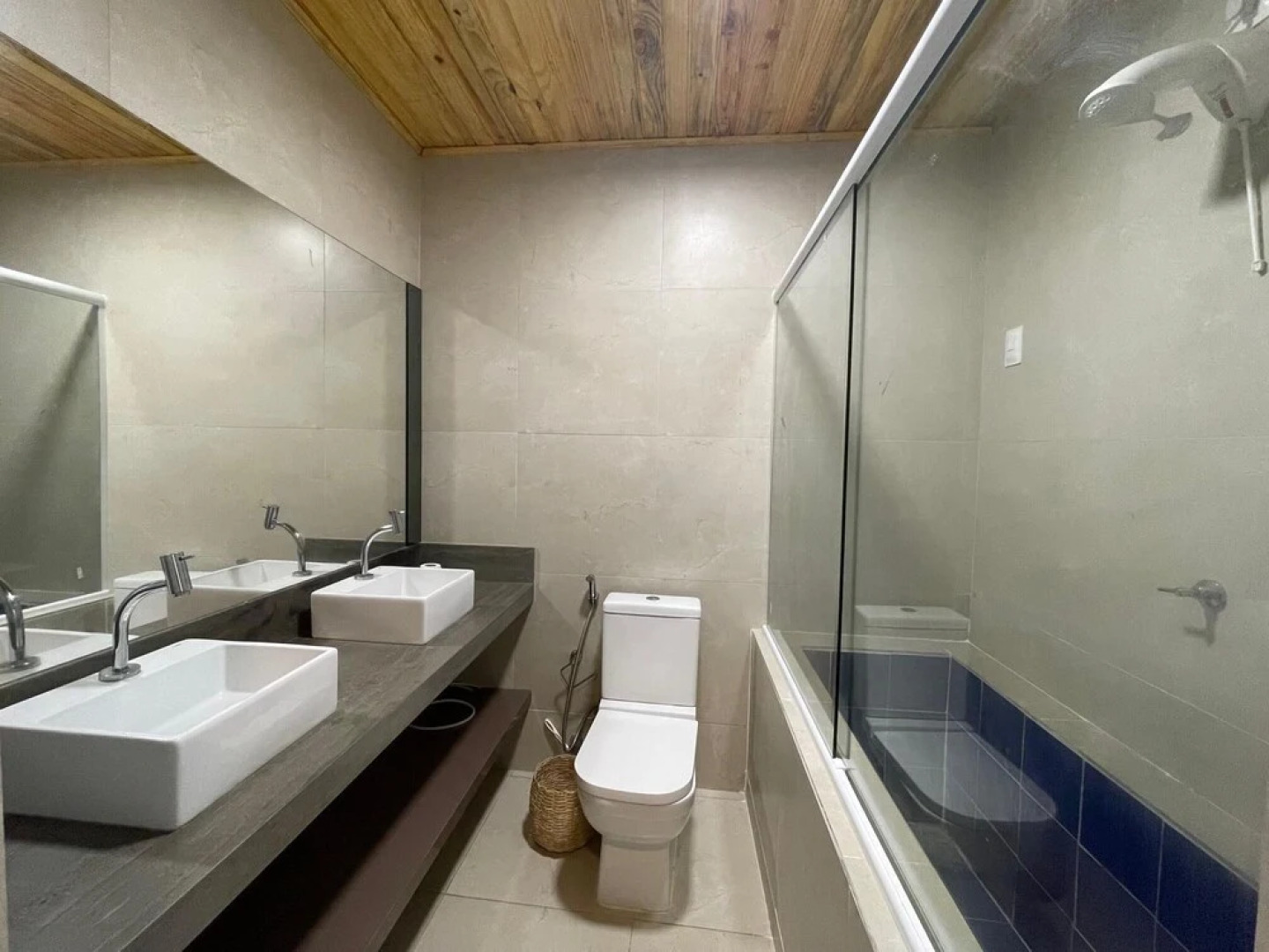 Impeccable 4-bedroom Beach House With a Great View