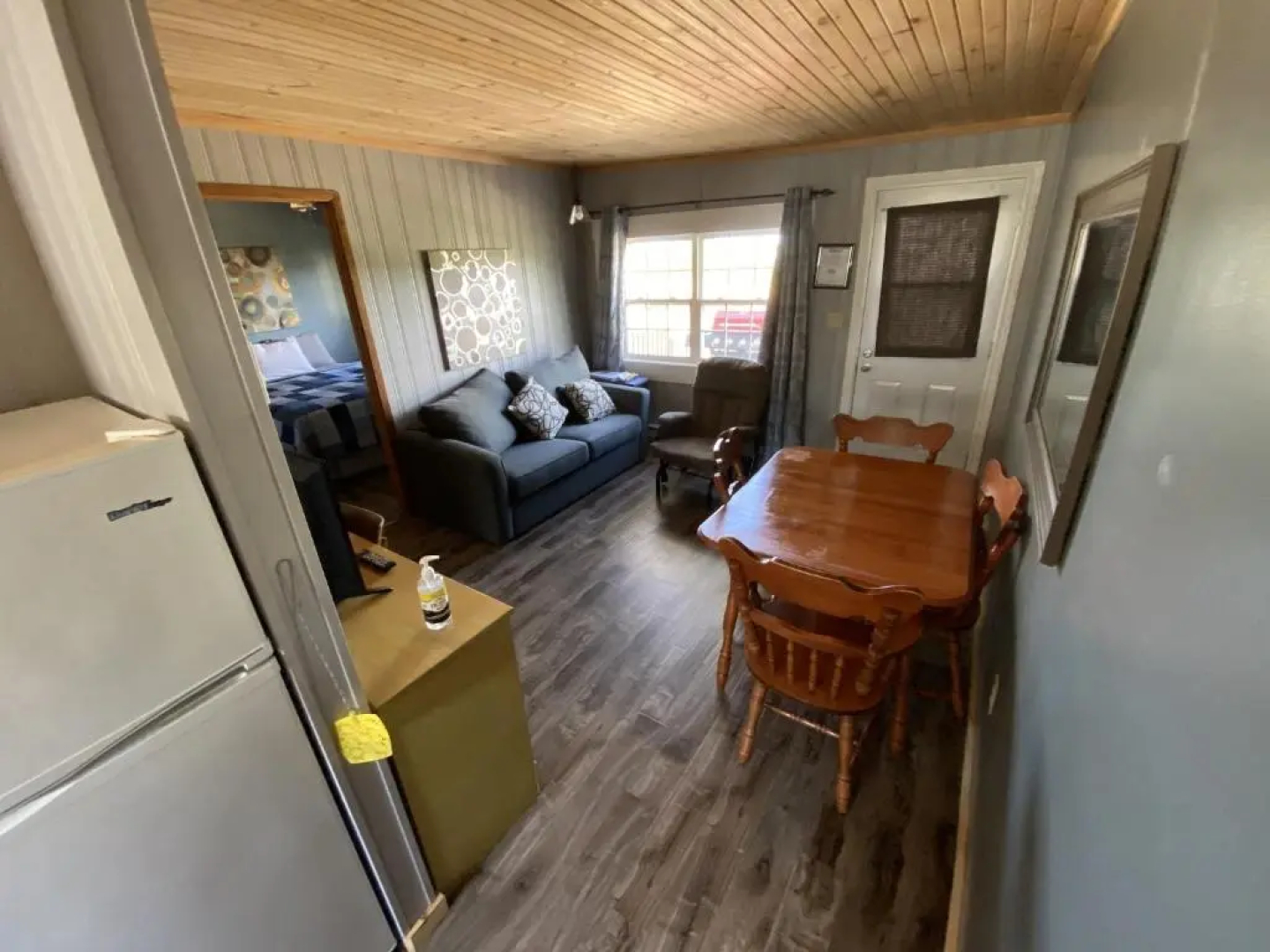 The Pines Motel and Cottages