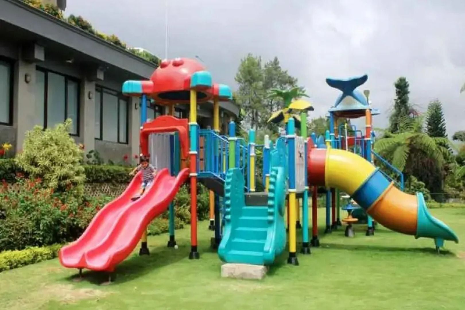 Seruni Hotel Hobbit House