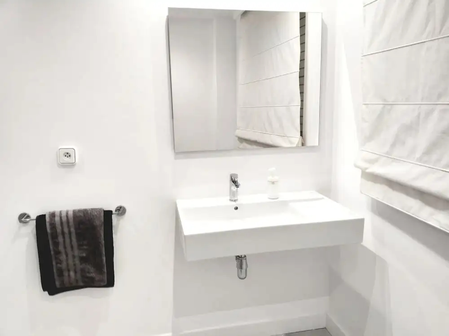 LARGE Apartment with large and sunny Terrace - Garden & Outdoor Gym, ALICANTE CENTER