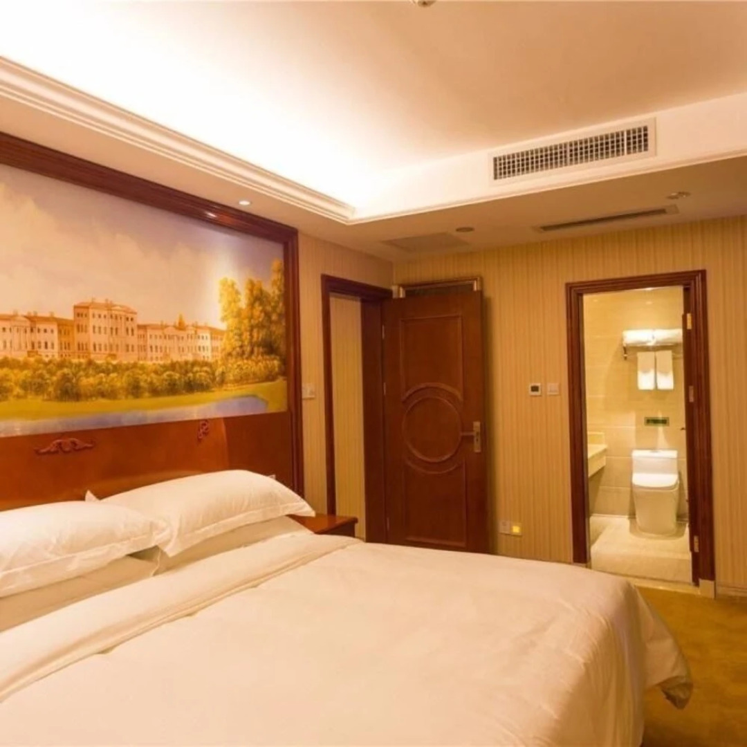 Vienna Hotel Guigang Central Square