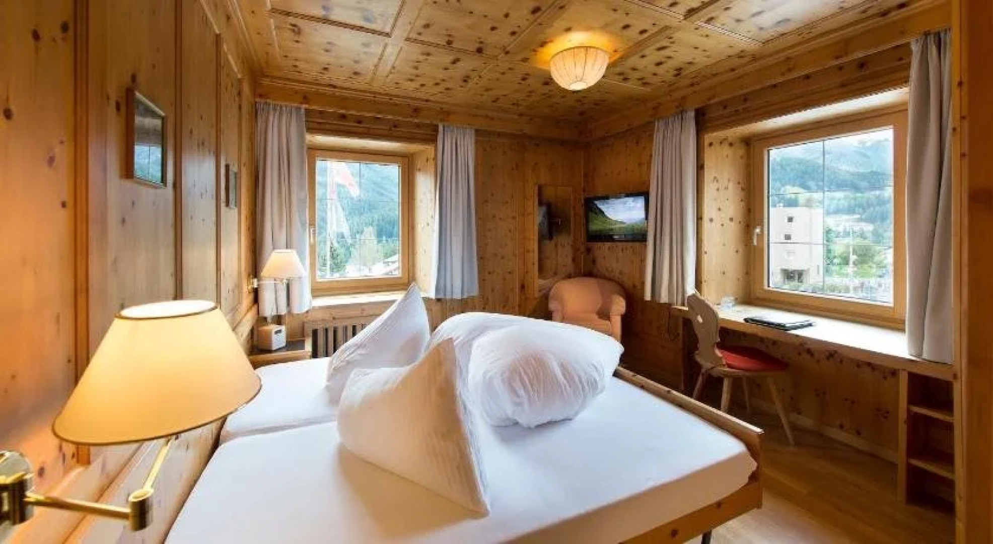 Bellaval Hotel & Restaurant