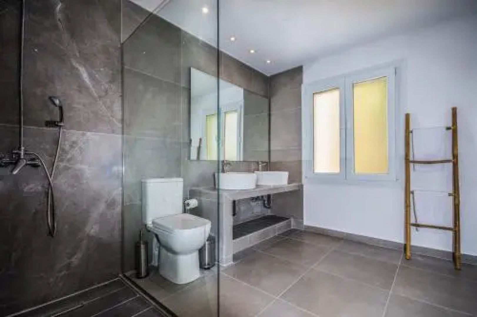 Irini Apartments and Studios