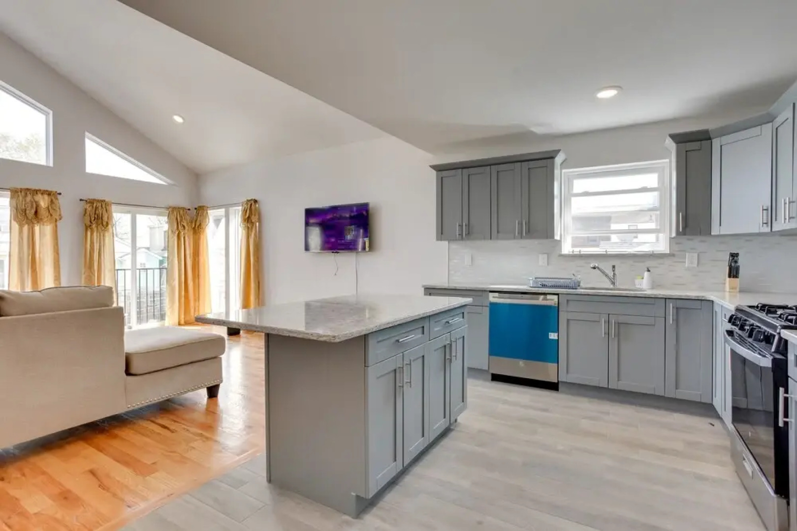 Bright Newark Vacation Rental Near New York!