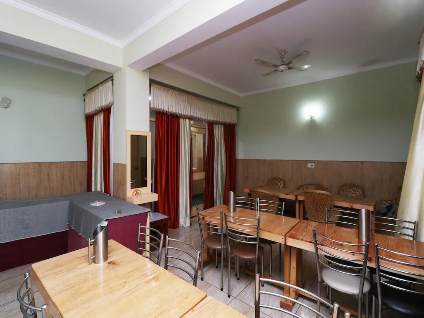 OYO 22075 Hotel Bali Palace