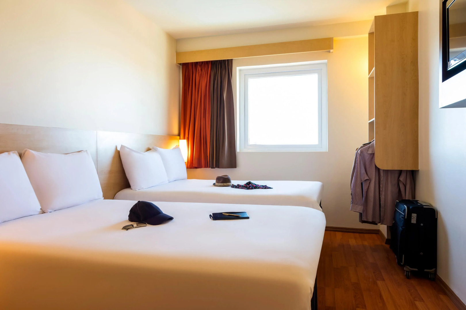 ibis Juarez Consulado