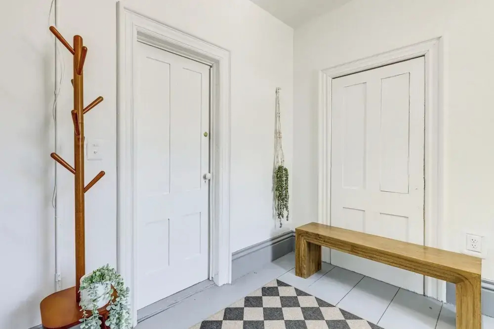 Explore Dtwn, Parks & Colleges: Cozy Worcester Apt